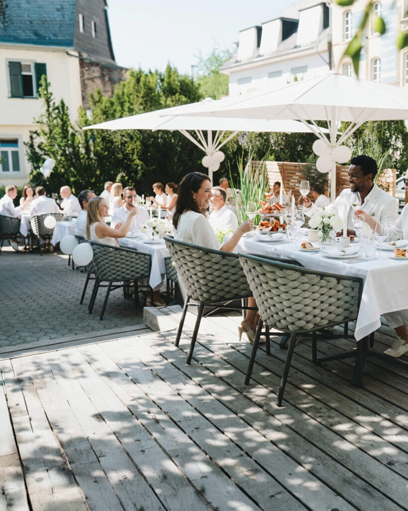 Das-Muehlentor-Hotel-Restaurant-Hoefchen-Dinner-en-blanc