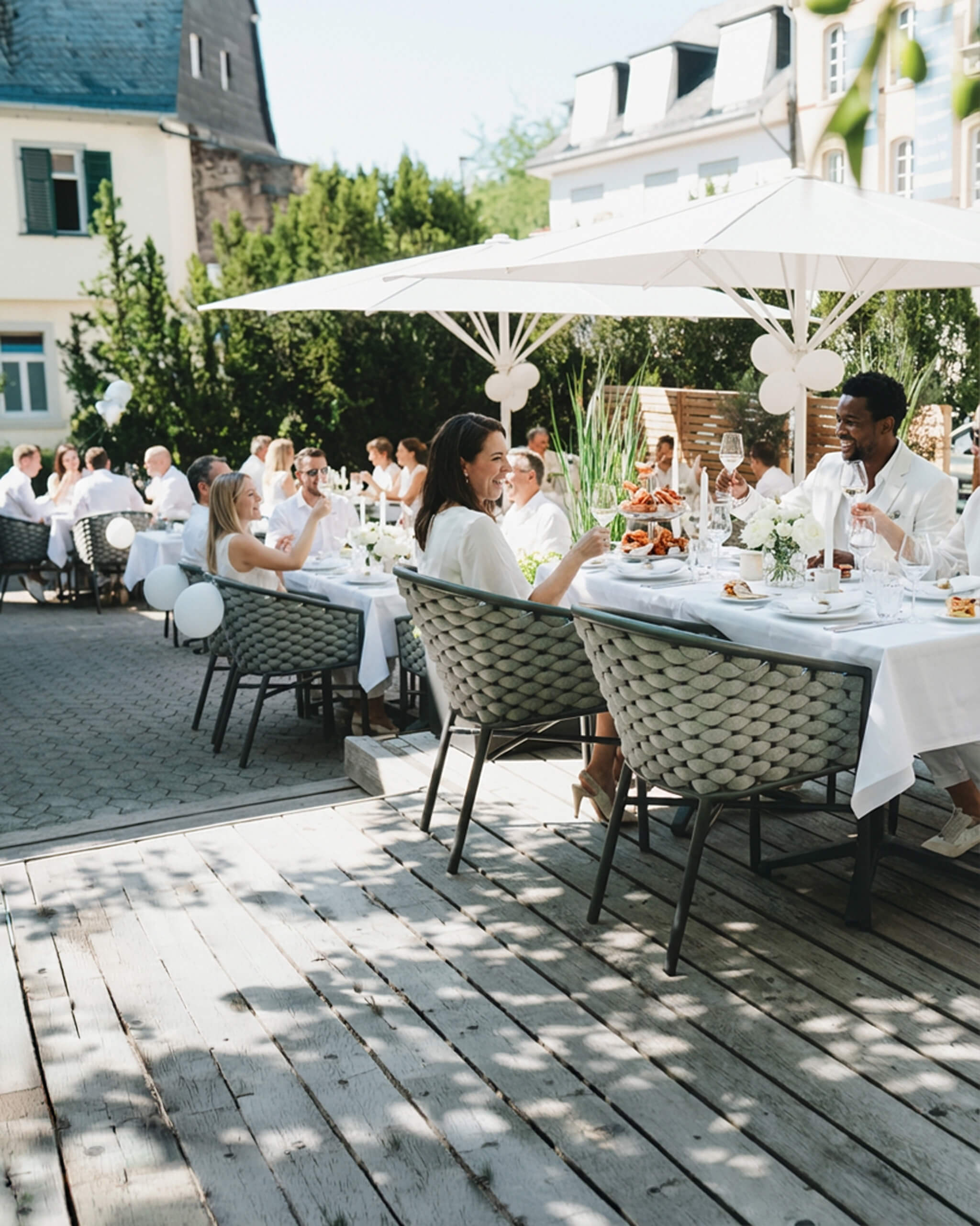 Das-Muehlentor-Hotel-Restaurant-Hoefchen-Dinner-en-blanc